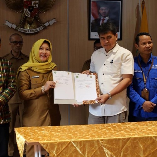 DPPKB Kota Samarinda Tandatangani Perjanjian Kerjasama Pendampingan Sertifikasi Halal dengan Universitas Mulawarman