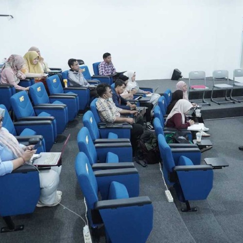 Andi Harun Ajarkan Hukum Administrasi Pemerintahan di UMKT, Mahasiswa Antusias Ikuti Perkuliahan