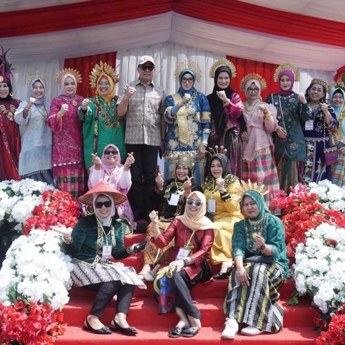Parade Perempuan Samarinda Bersatu Meriah, 1.885 Perempuan Unjuk Kreativitas Hibur Warga