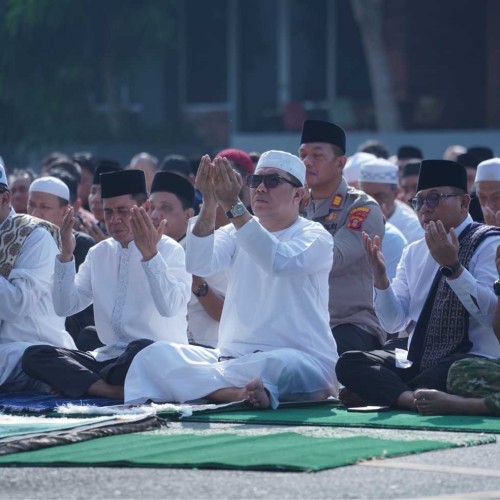 Pemkot Samarinda Gelar Salat Istisqa, Wali Kota Andi Harun Ajak Warga Ketuk Pintu Langit dan Perbanyak Istigfar
