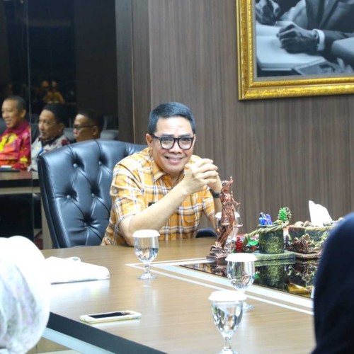 Sibuk Memimpin, Wali Kota Andi Harun Tetap Terbuka