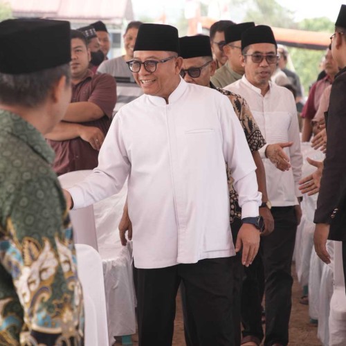 Wawali Saefuddin Zuhri Letakkan Batu Pertama Pembangunan Masjid Puncak Al Fattah